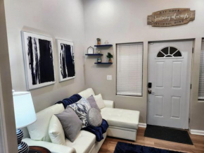 Stylish 1BR Near Heart of Town
